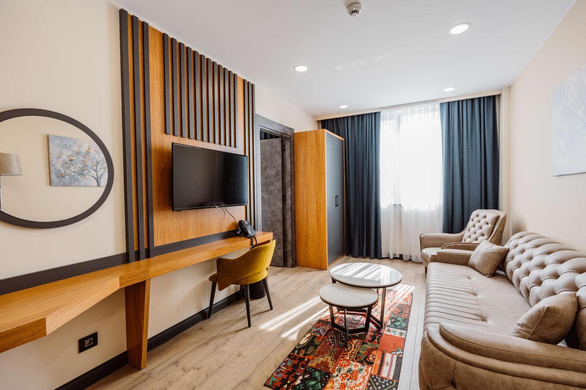 Best Western Plus Batumi Exterior photo