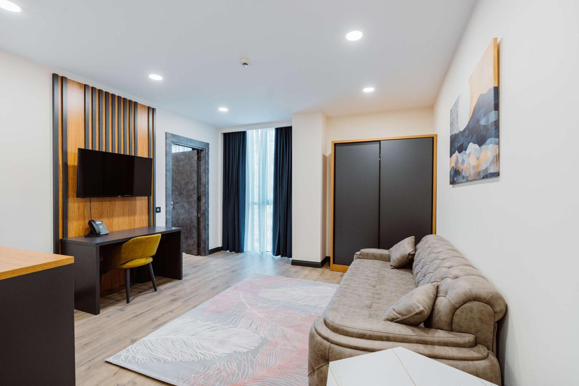 Best Western Plus Batumi Exterior photo