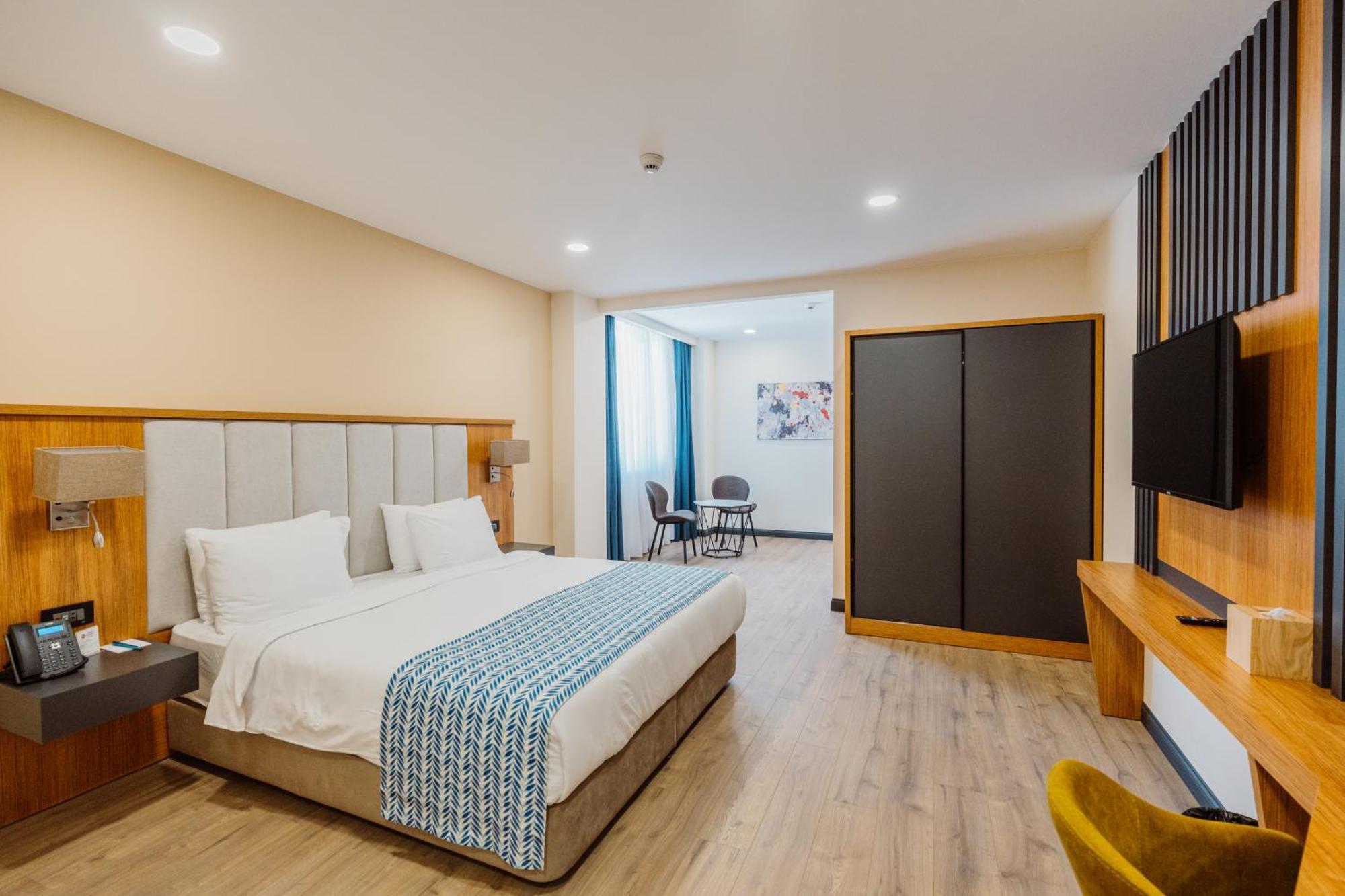 Best Western Plus Batumi Exterior photo